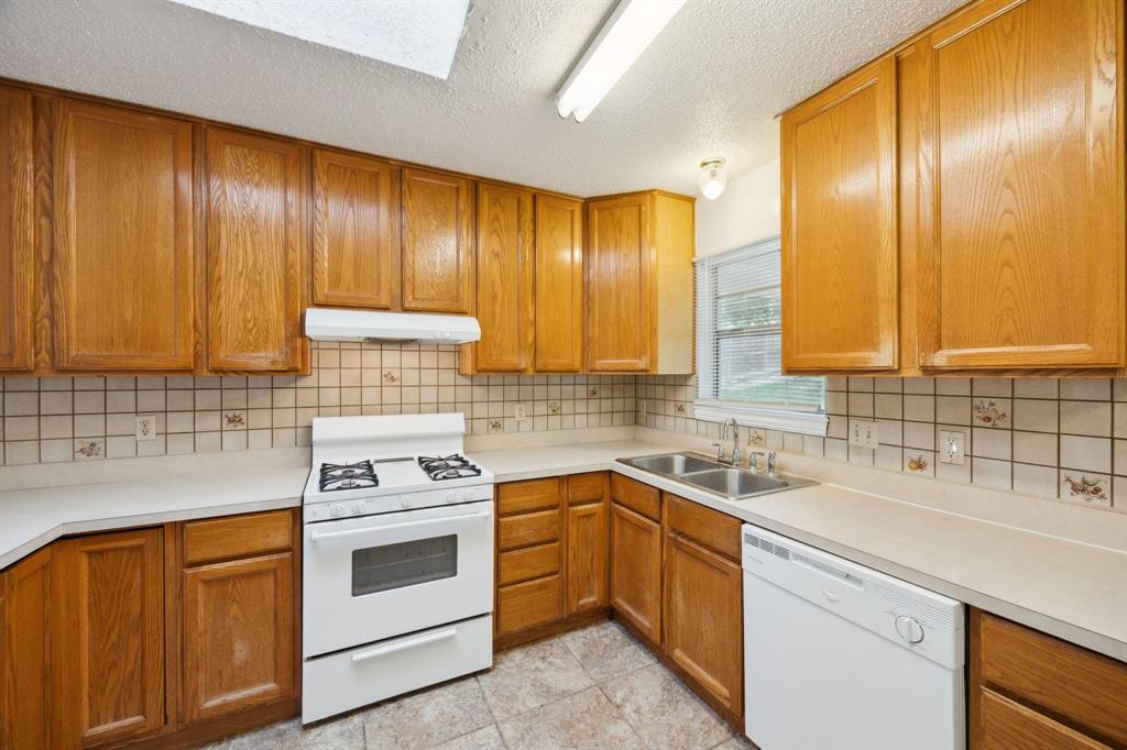 Valwood Pk Add 6th Instl - Residential Lease