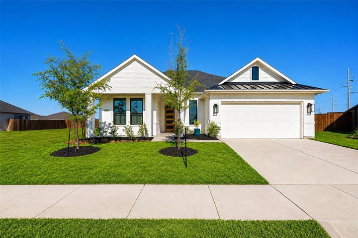 Photo 1 of 39 — 3904 Felicity Lane, Denton, TX 76207