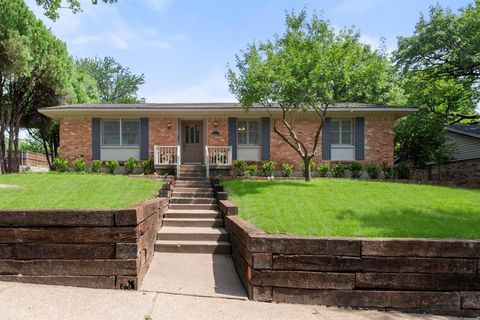 Photo of 9923 Knoll Krest Drive, Dallas, TX 75238 (MLS # 21286182)