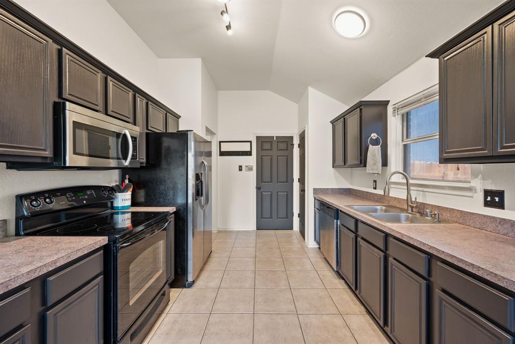 813 Bridle Trail