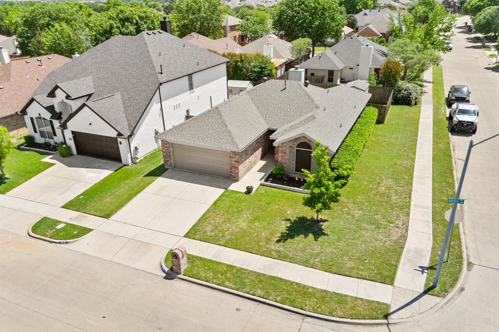 813 Bridle Trail