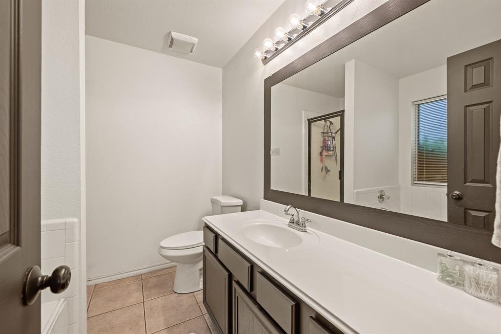 813 Bridle Trail