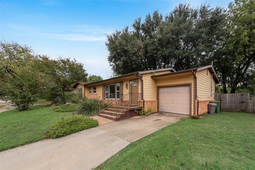 Photo for 308 Wanda Way, Hurst, TX 76053 (MLS # 21099351)