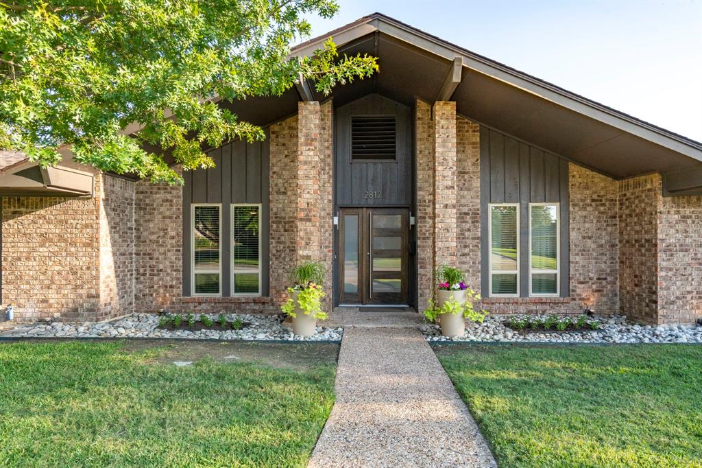 2812 Carriage Lane
