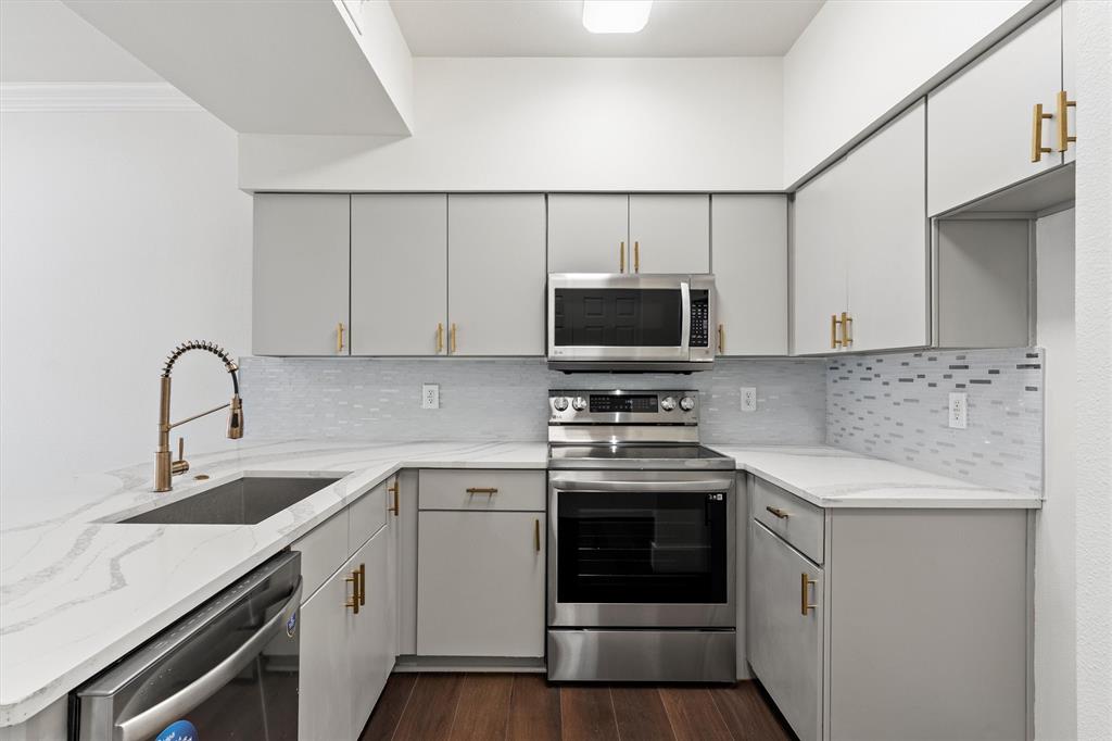 3102 Kings Road 2206