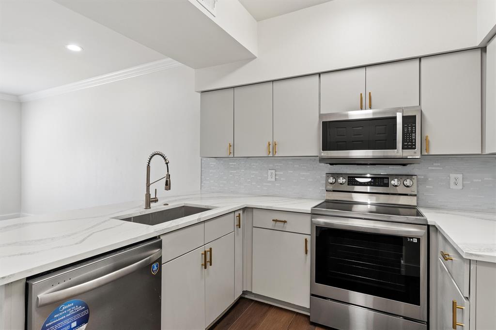 3102 Kings Road 2206