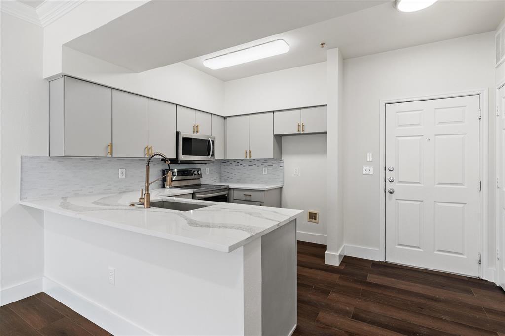3102 Kings Road 2206