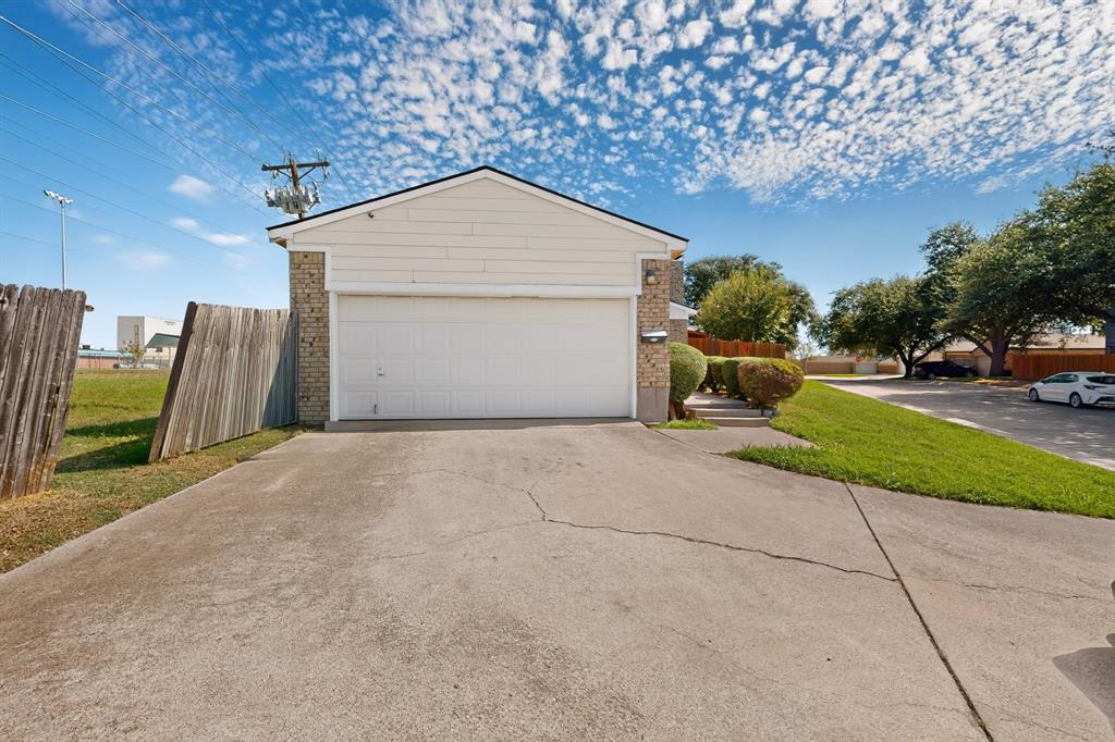 2228 Bunker Hill Drive