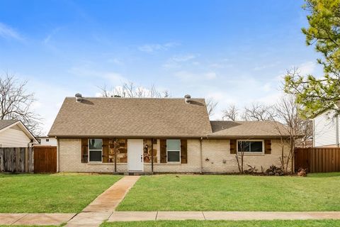 Photo of 825 Darnel Drive, Mesquite, TX 75149 (MLS # 21160735)