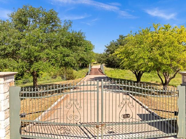 171 Treetop Drive
