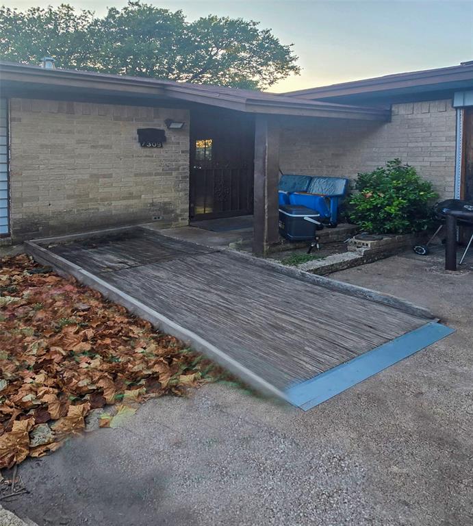7309 Broken Tree Trail