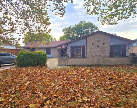 Photo of 7309 Broken Tree Trail, Dallas, TX 75232 (MLS # 21391015)
