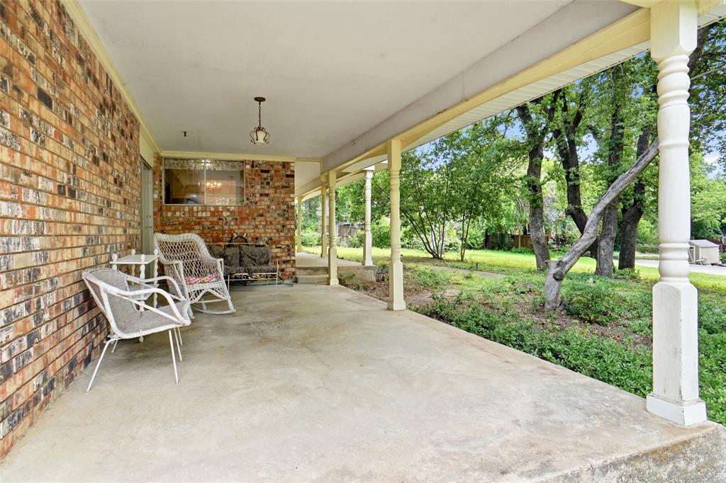 2105 Camelot Drive
