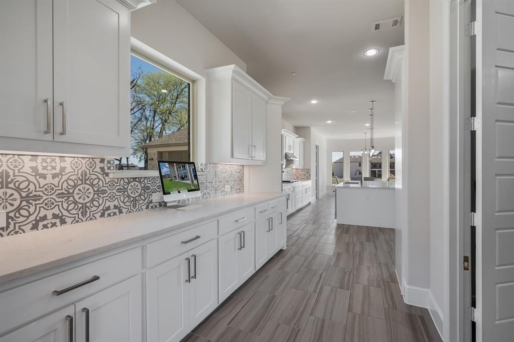 1405 Gairloch Drive