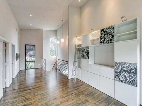 Tiny photo for 919 Knott Place, Dallas, TX 75208 (MLS # 21153592)