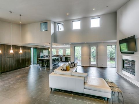 Tiny photo for 919 Knott Place, Dallas, TX 75208 (MLS # 21153592)