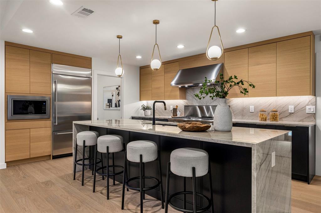 8825 Vista Oaks Circle