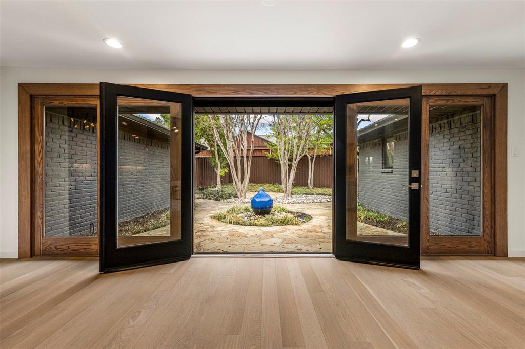 8825 Vista Oaks Circle