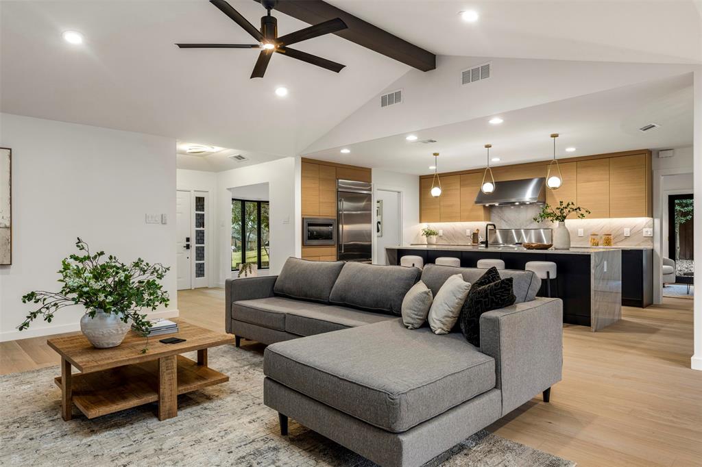 8825 Vista Oaks Circle