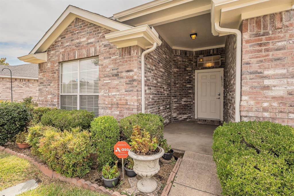 6833 Bluff View Drive