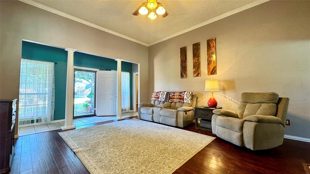 506 Pin Oak Drive