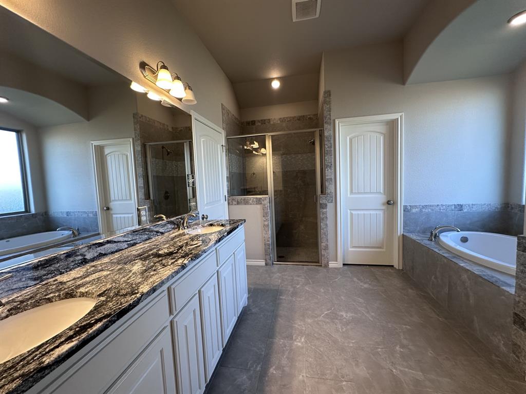 Granbury, Texas 76049, United States, 4 Bedrooms Bedrooms, ,2 BathroomsBathrooms,Residential,Active,89204