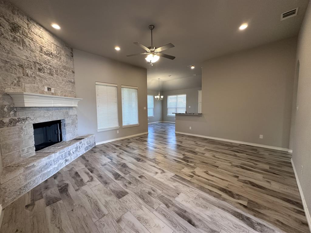 Granbury, Texas 76049, United States, 4 Bedrooms Bedrooms, ,2 BathroomsBathrooms,Residential,Active,89204