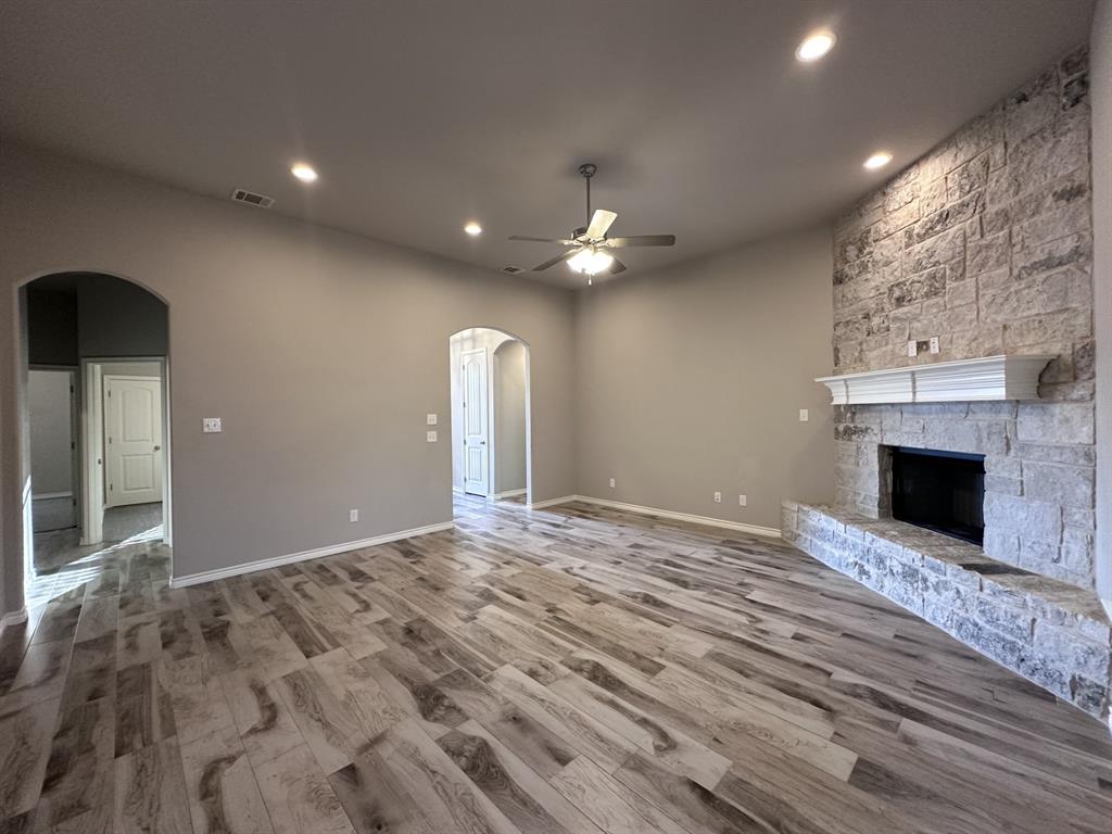 Granbury, Texas 76049, United States, 4 Bedrooms Bedrooms, ,2 BathroomsBathrooms,Residential,Active,89204