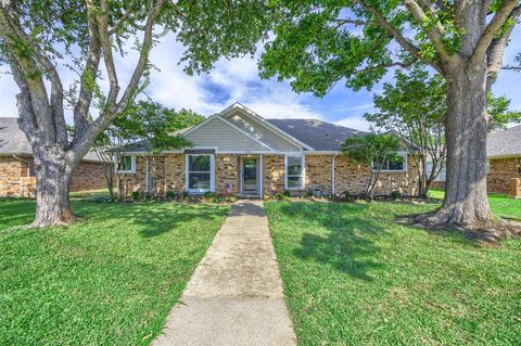 Photo of 3916 Spring Hollow Drive, Carrollton, TX 75007 (MLS # 21256220)