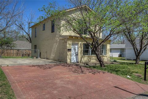 Photo of 1414 Walworth Street, Greenville, TX 75401 (MLS # 20895986)