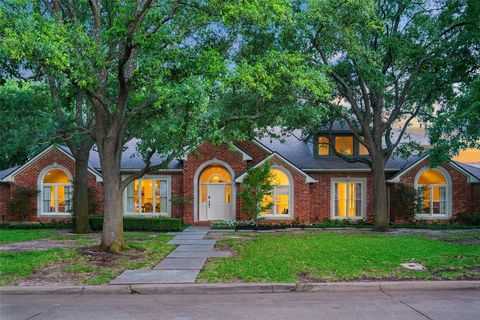 4710 Bobbitt Drive Dallas TX 75229