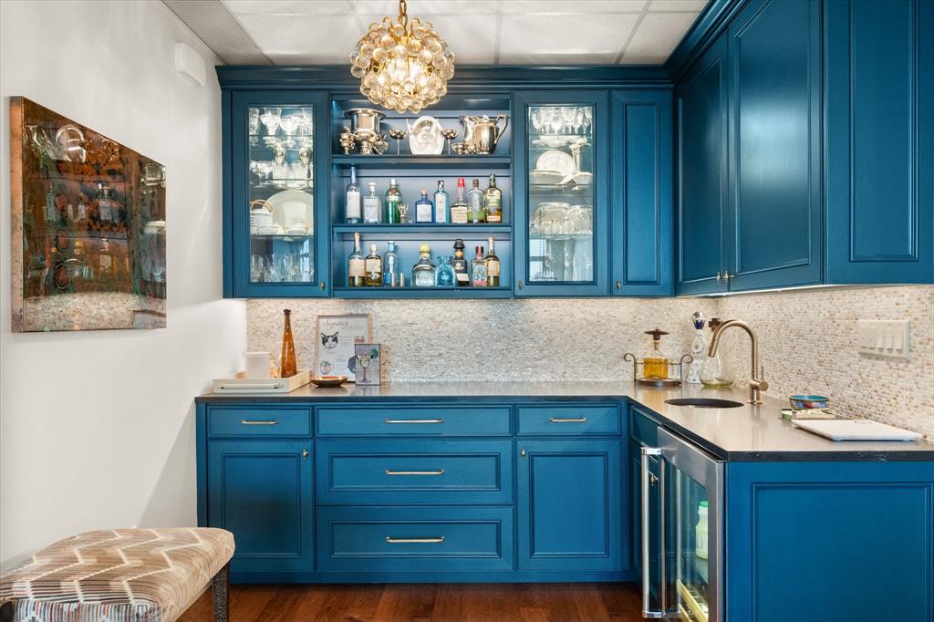 One Montgomery Plaza Residence Condo - Residential