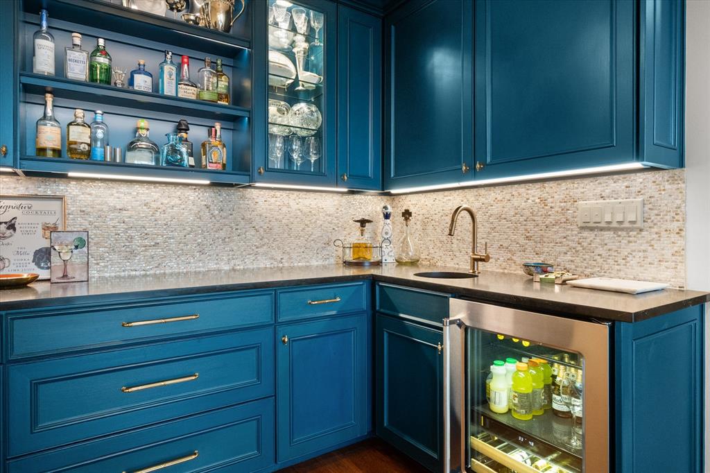 One Montgomery Plaza Residence Condo - Residential