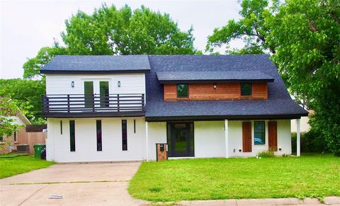 Photo of 1703 Foster Drive, Arlington, TX 76012 (MLS # 21279705)