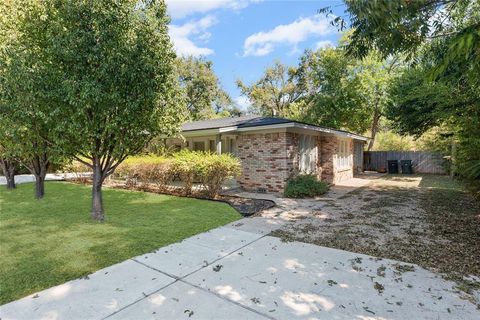 Photo of 919 N 11th Street, Temple, TX 76501 (MLS # 21095084)