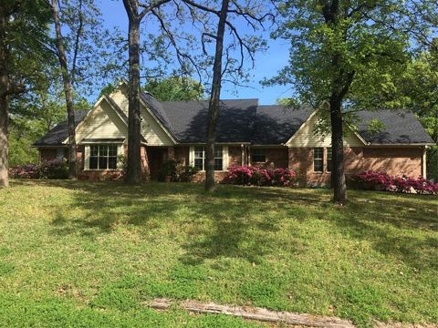 A home in Grand Saline