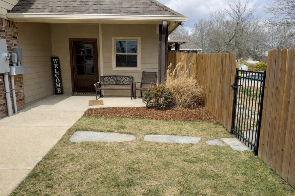 Leanin Oak #3 - Residential