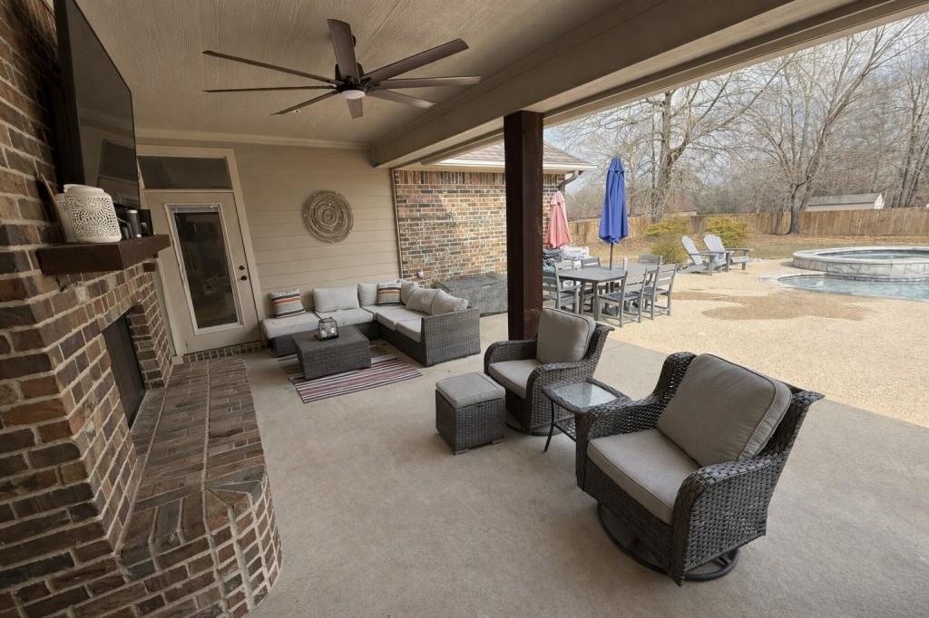 Leanin Oak #3 - Residential