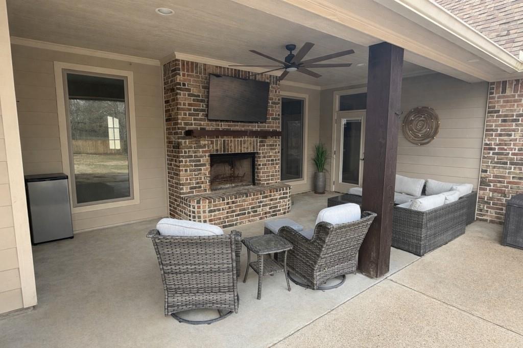 Leanin Oak #3 - Residential