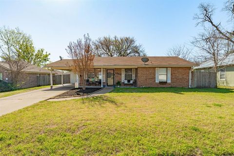 Photo of 1240 W Groesbeck Street, Stephenville, TX 76401 (MLS # 21216452)