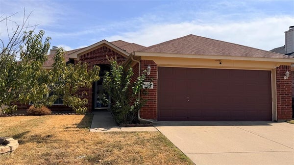 2013 KINGSBROOK TRL, FORT WORTH, TX 76120 - Image 9edd003def07b366db31e55d60ba18c3/2087485514