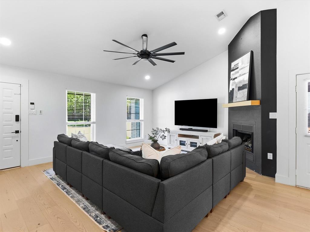 1220 Oxford Lane