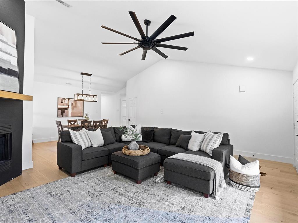 1220 Oxford Lane