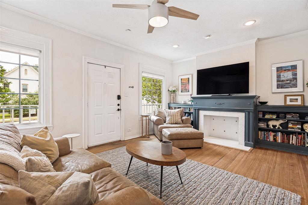 6047 Vickery Boulevard