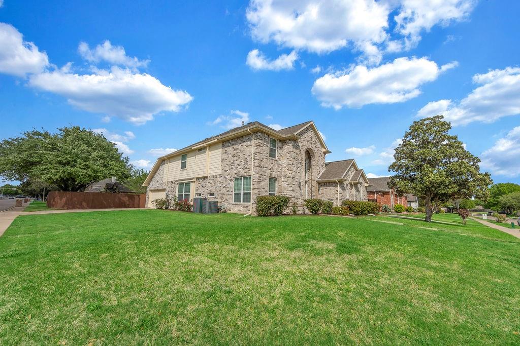 221 Woodlake Drive