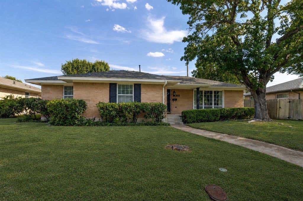 Photo of 1560 Mapleton Drive, Dallas, TX 75228 (MLS # 21347612)