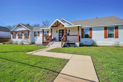 1723 N Edgefield Avenue Dallas TX 75208