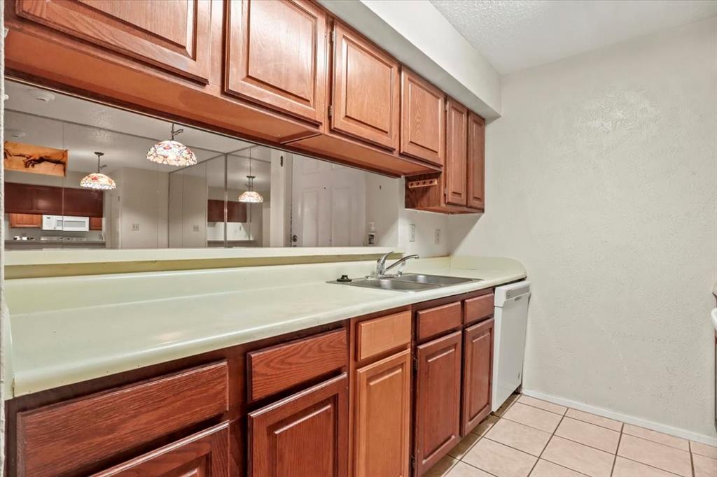 Cambridge Condos Ph 01 03 - Residential