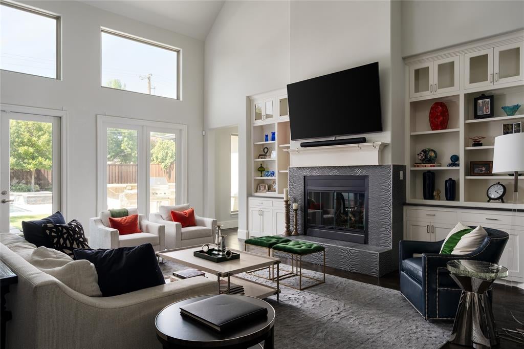 5517 Charlestown Drive