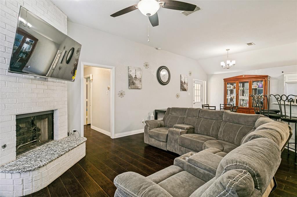 1228 Falcon Trail